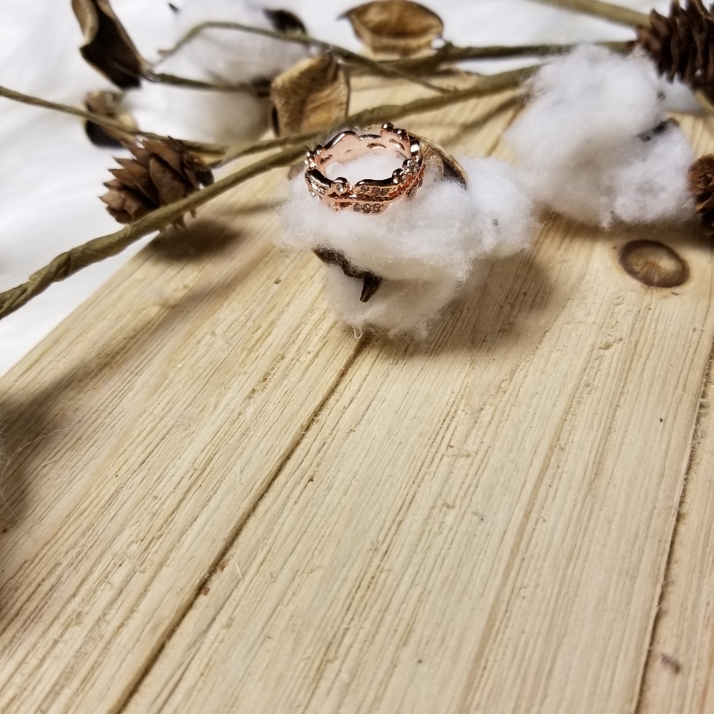 Gorgeous 18k plated Flower Lucky Vine Ring in ROSE GOLD - Picture 3 of 11
